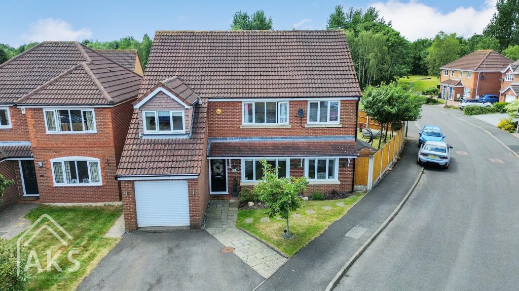 5-bed detached on Pegasus Way, Hilton, DE65, £490,000