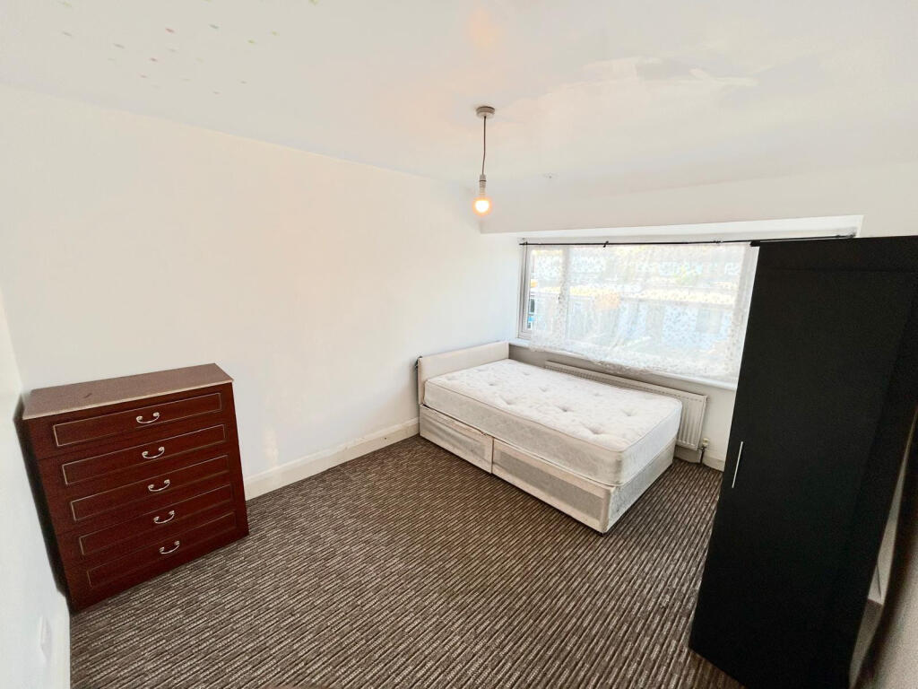House in Southall - View 4