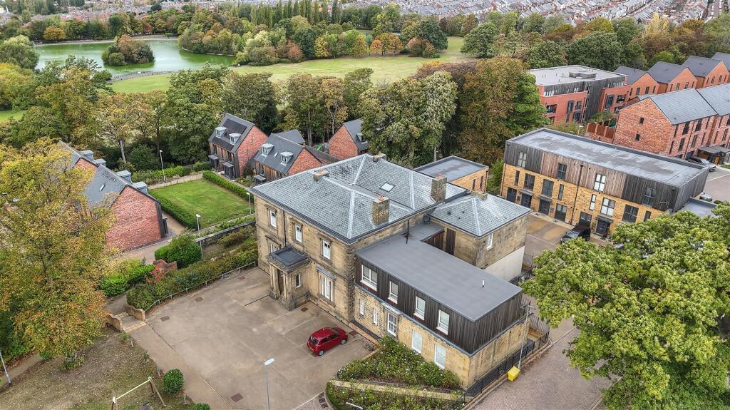2-bed flat on North Dene Drive, Low Fell, £165,000