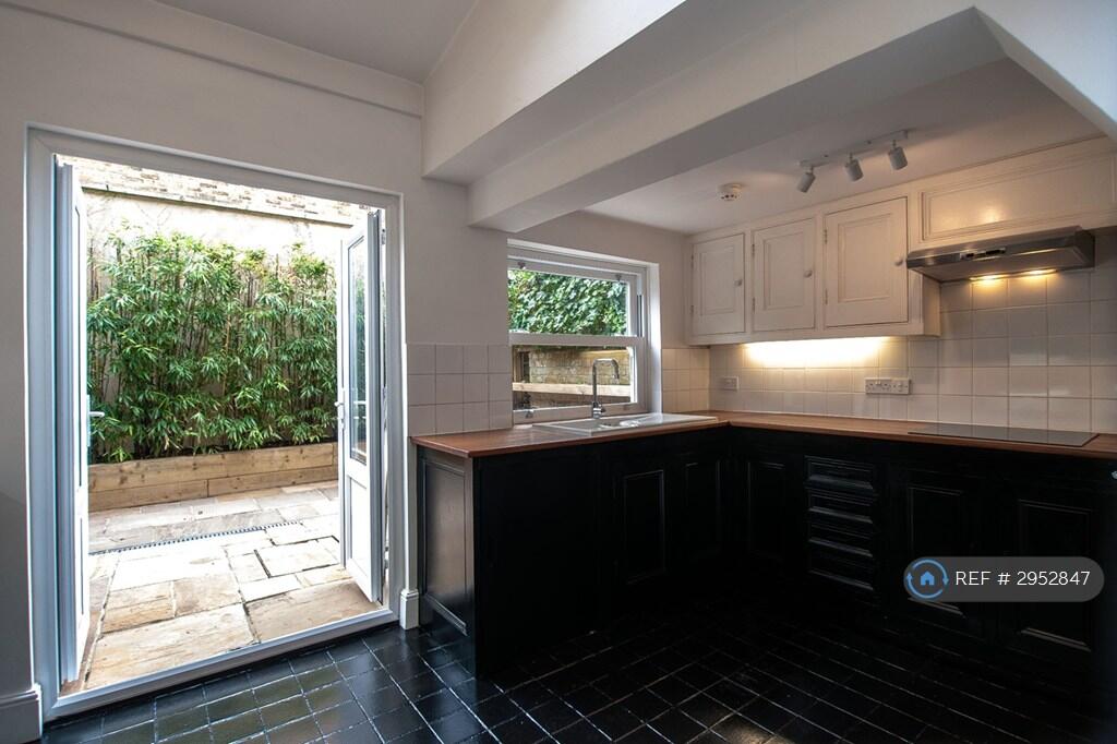 House in London, Holloway - More