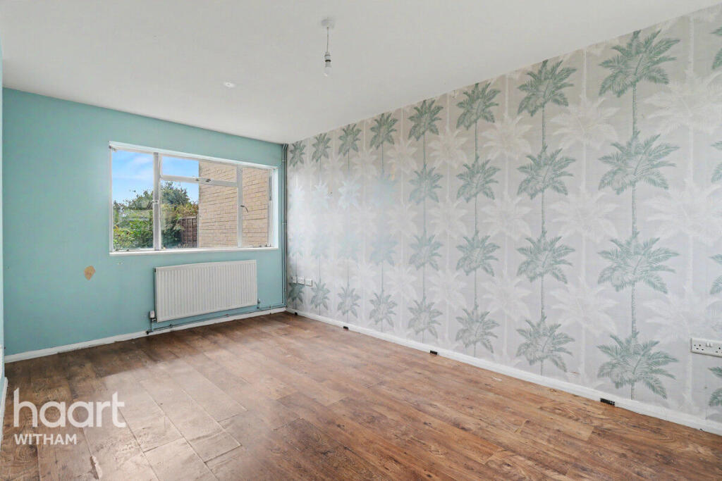 3-bed semi-detached on Silver Street, Silver End, £260,000