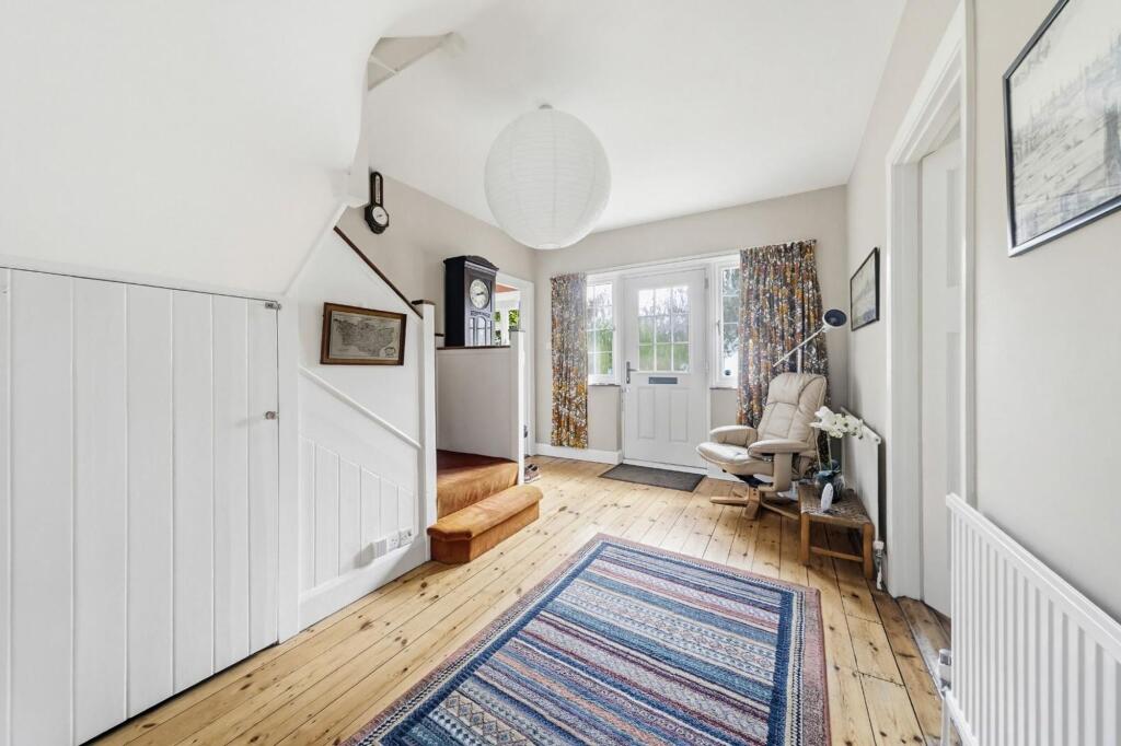 House in Reigate and Banstead, Tadworth - More