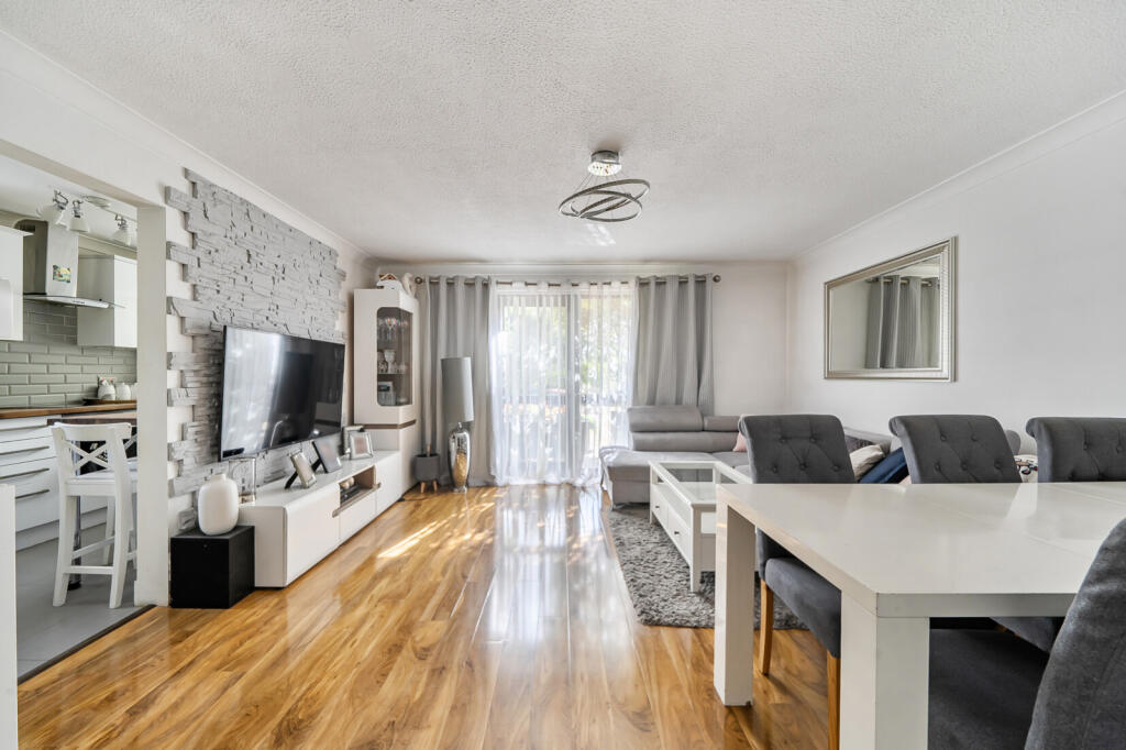 Apartment in Hemel Hempstead - View 3
