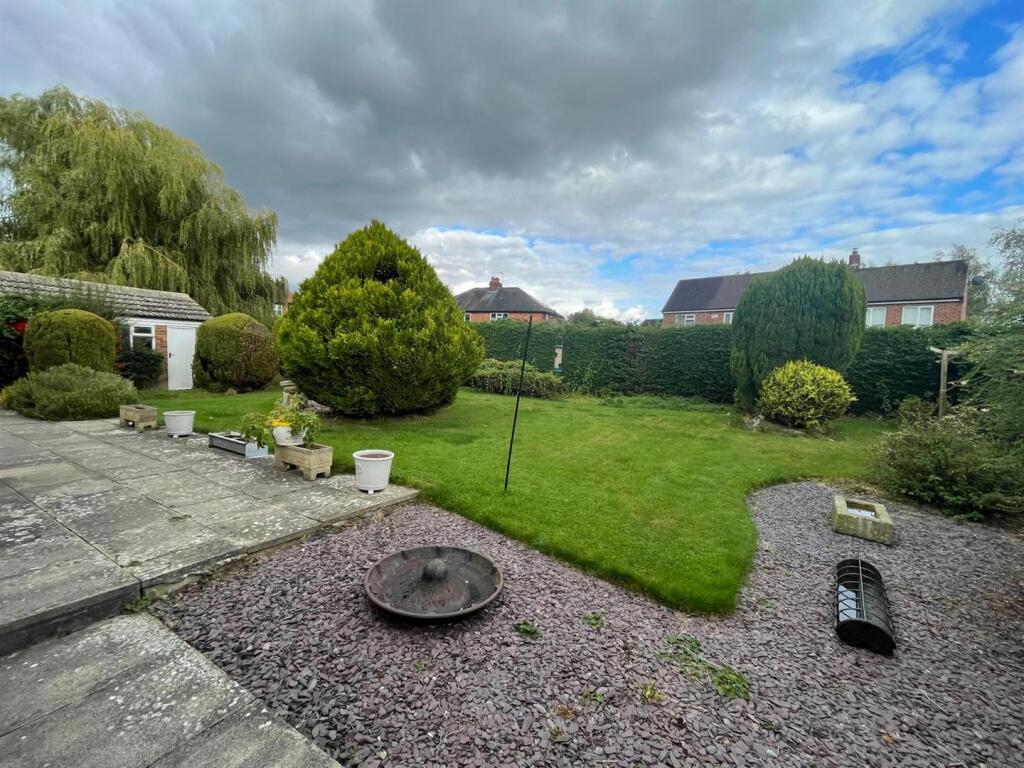 8 Millfield Crescent, Northallerton photo 2
