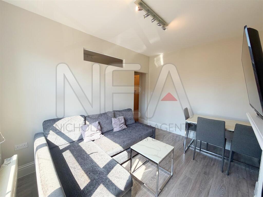 Apartment in Reading, Caversham - View 2