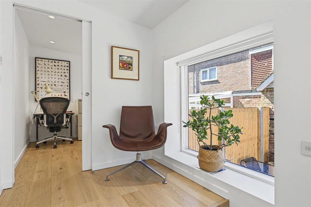 Avenue St. Nicholas, Harpenden - View 5