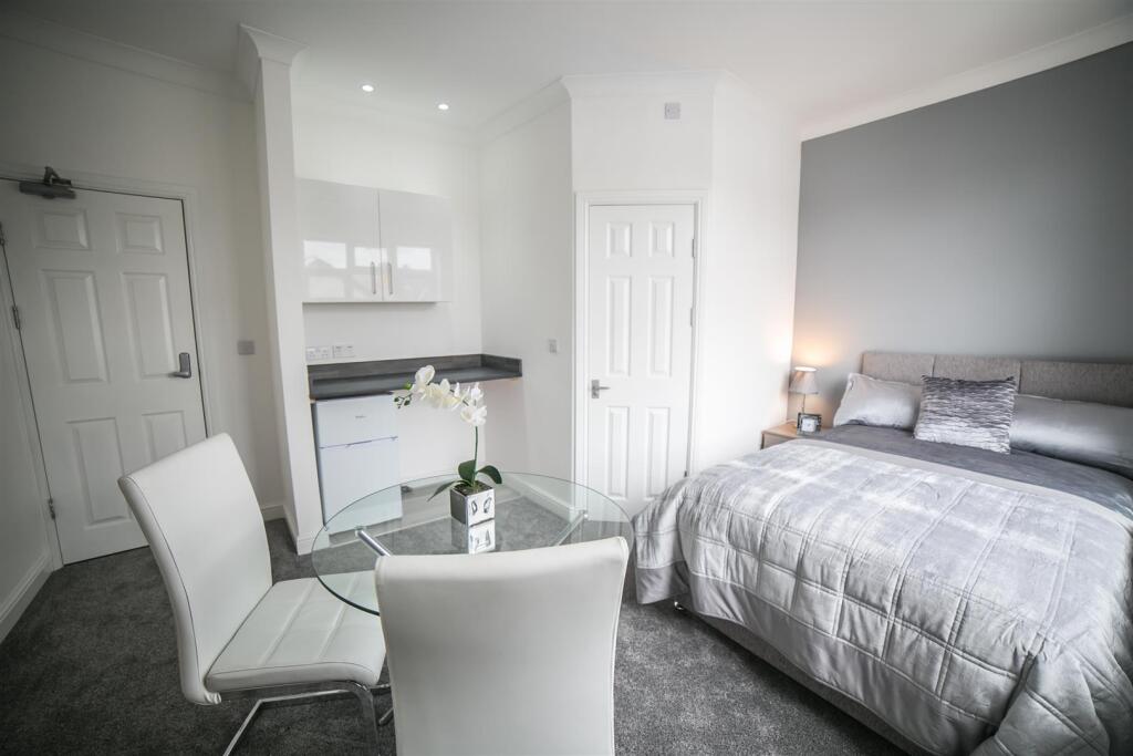 6-bed semi-detached on Lansdowne Road, Erdington, Birmingham, £365,000