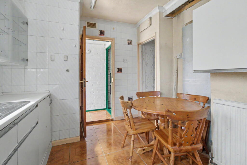 House in Romford - More