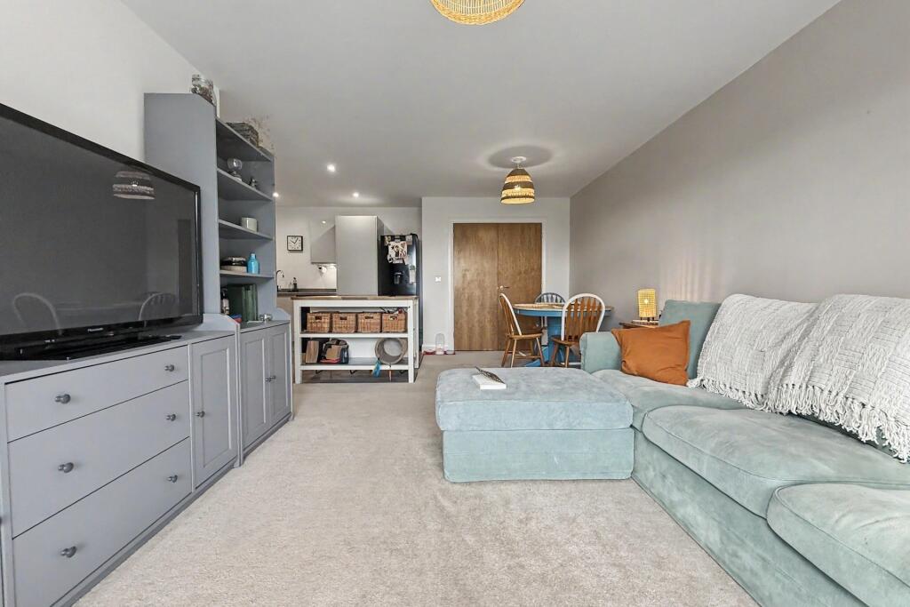 Apartment in Winchester, Hampshire - View 4