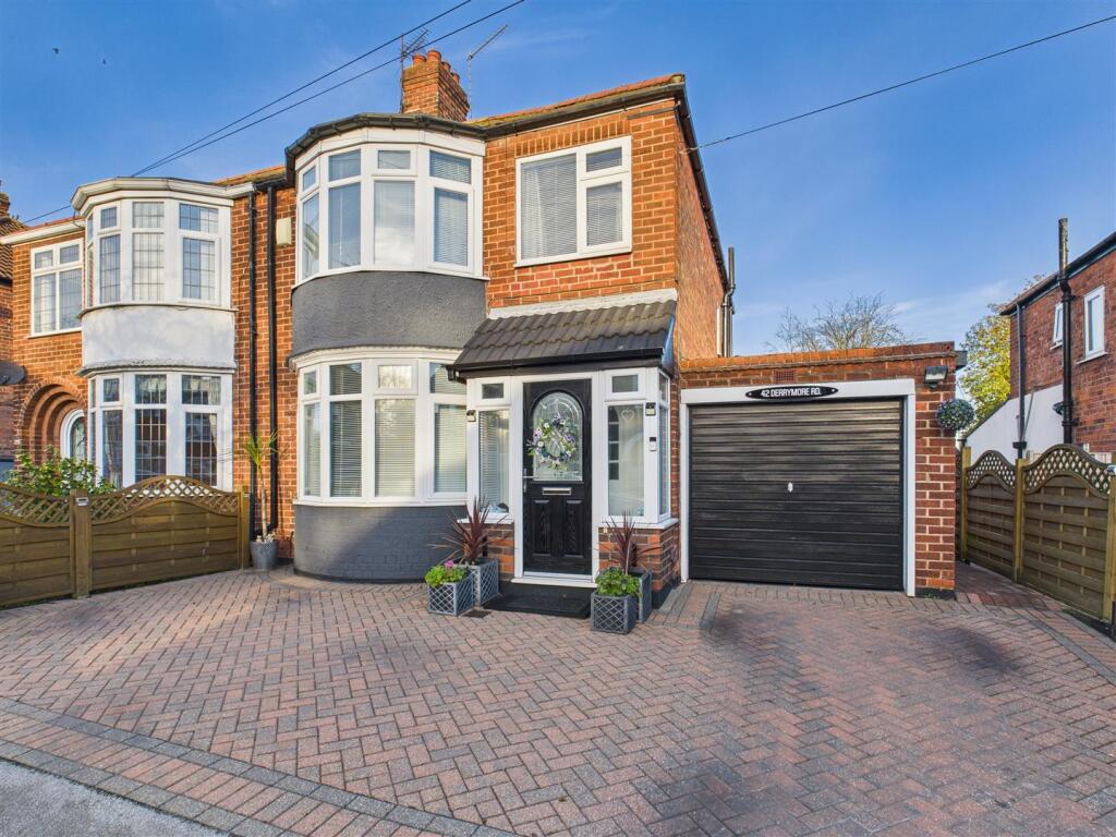 3-bed semi-detached on Derrymore Road, Willerby, £305,000