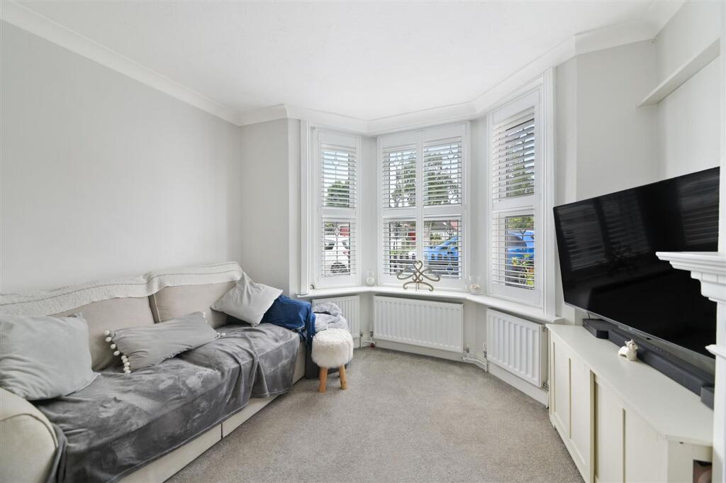 House in Kingston upon Thames - More