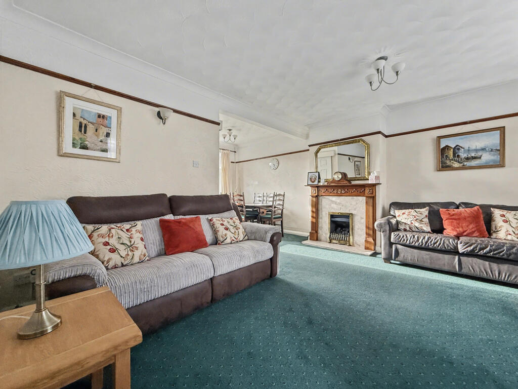 Birchwood Road, Stratton St Margaret, Swindon, SN3 photo 3