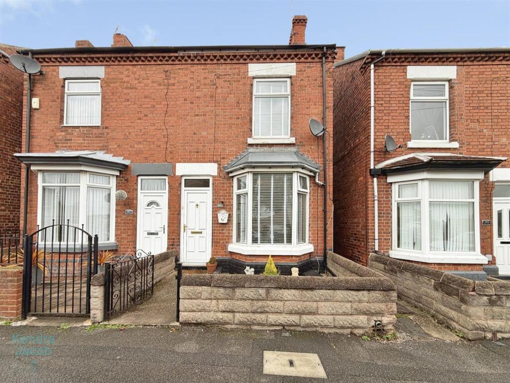 2-bed semi-detached on Kilton Road, Worksop, £130,000