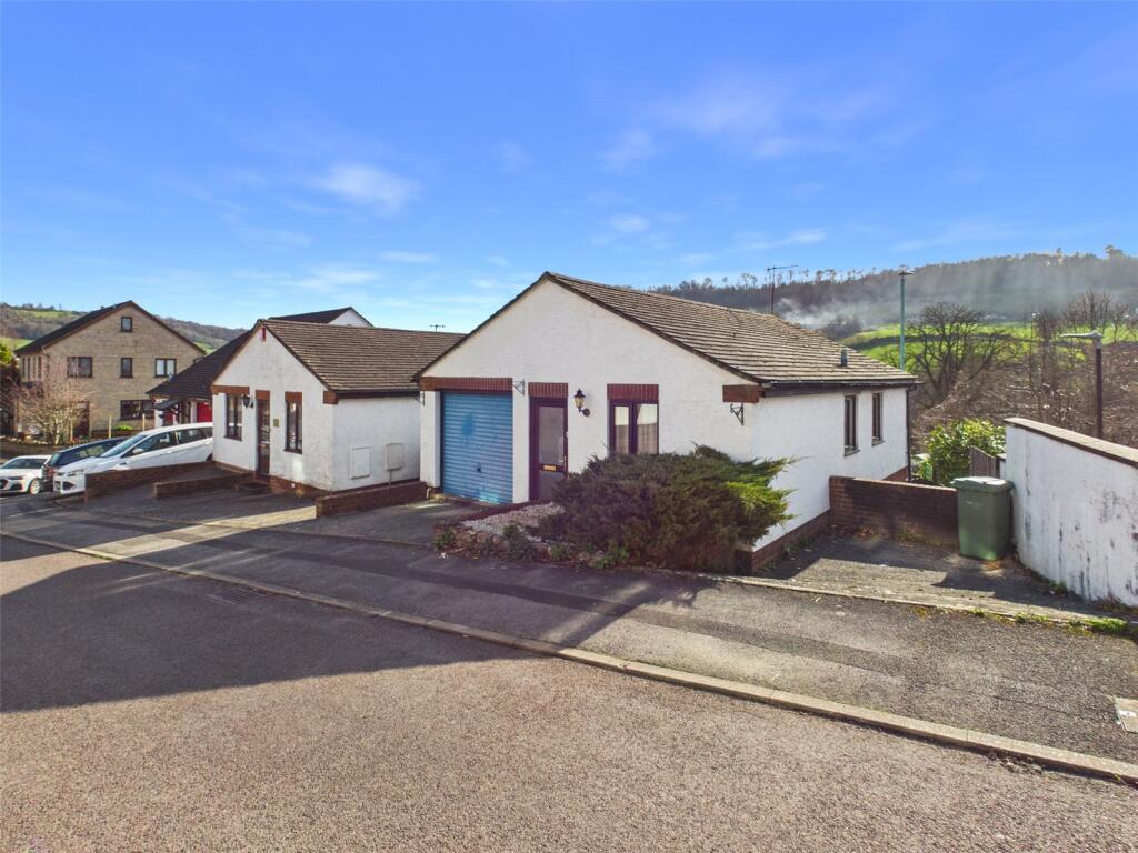 3-bed detached on Castle Rise, Stroud, Gloucestershire, GL5, £350,000