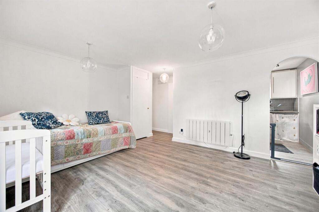 Apartment in London - View 5