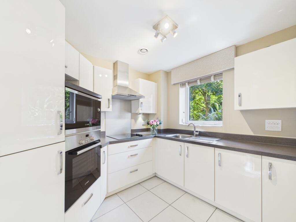 Apartment in Wolverhampton, Tettenhall - View 3