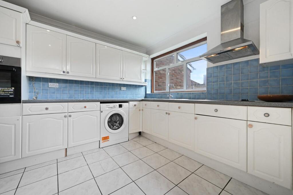 Kingsdown Avenue, Acton photo 4