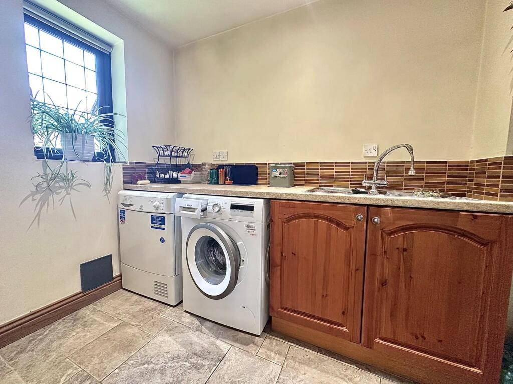 House in Far Cotton, Merefield, East Hunsbury - More