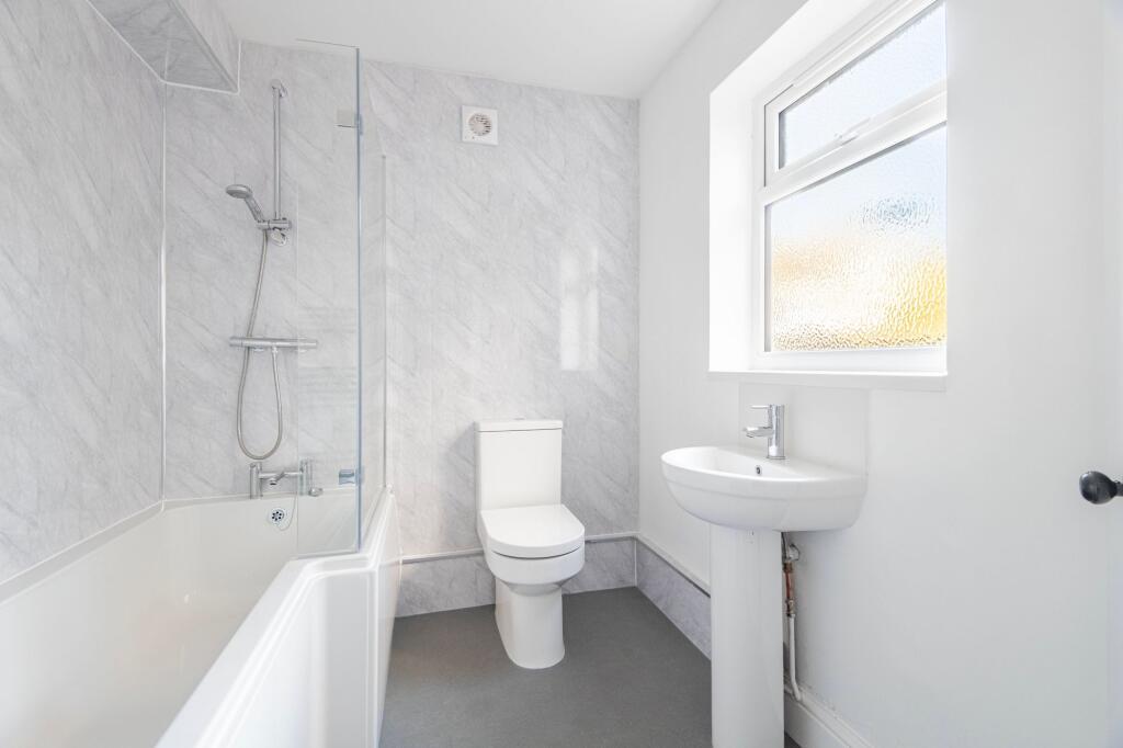 House in East Suffolk, Lowestoft - More