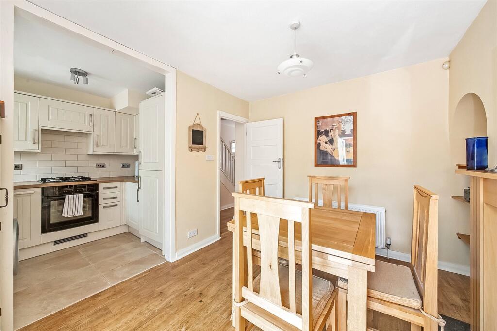 House in London, Monks Orchard - More
