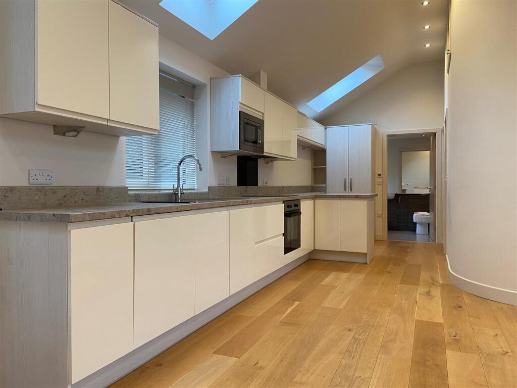 House in Wakefield - View 3