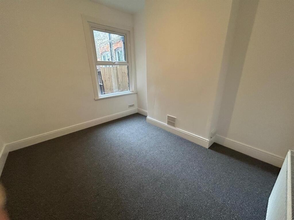 Apartment in London, West Green - View 4