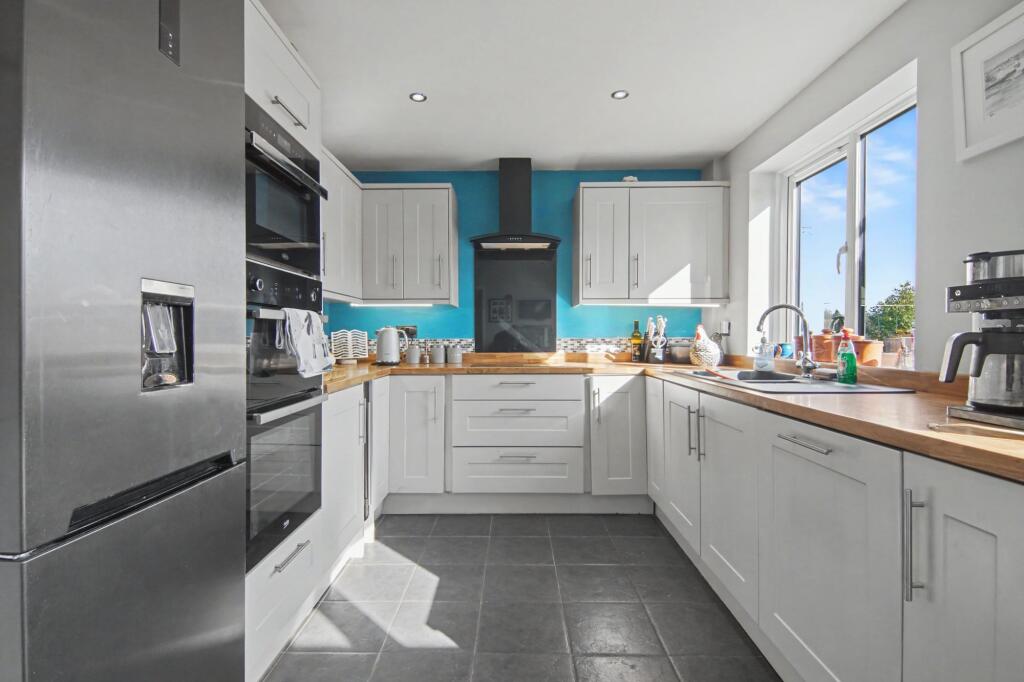 Shenstone Drive, Balsall Common, CV7 photo 2
