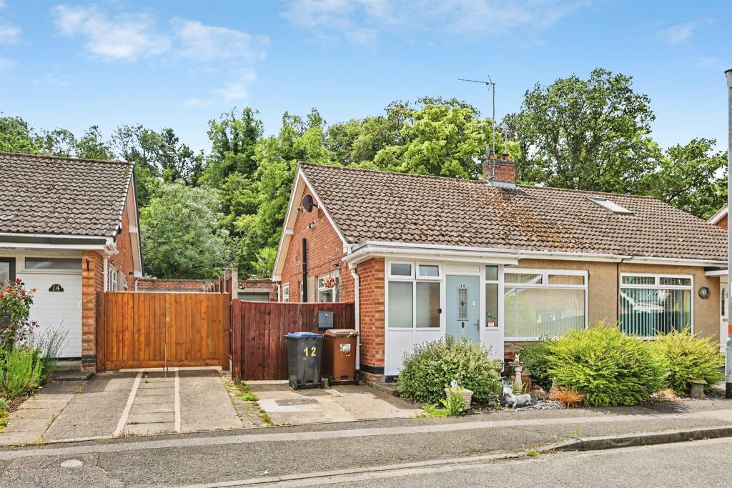 Main image of property: Oakham Close, Northampton