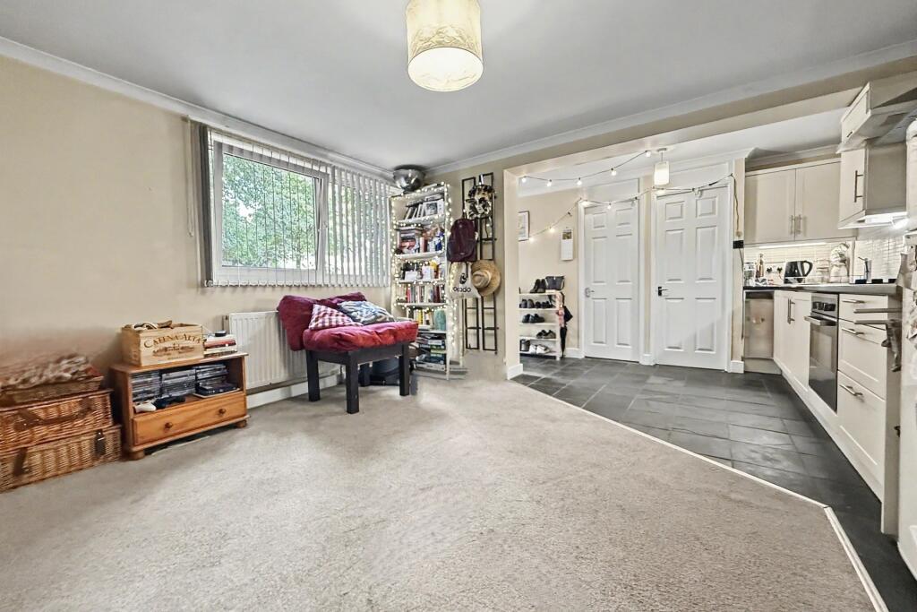 Apartment in Winchester, Hampshire - View 4