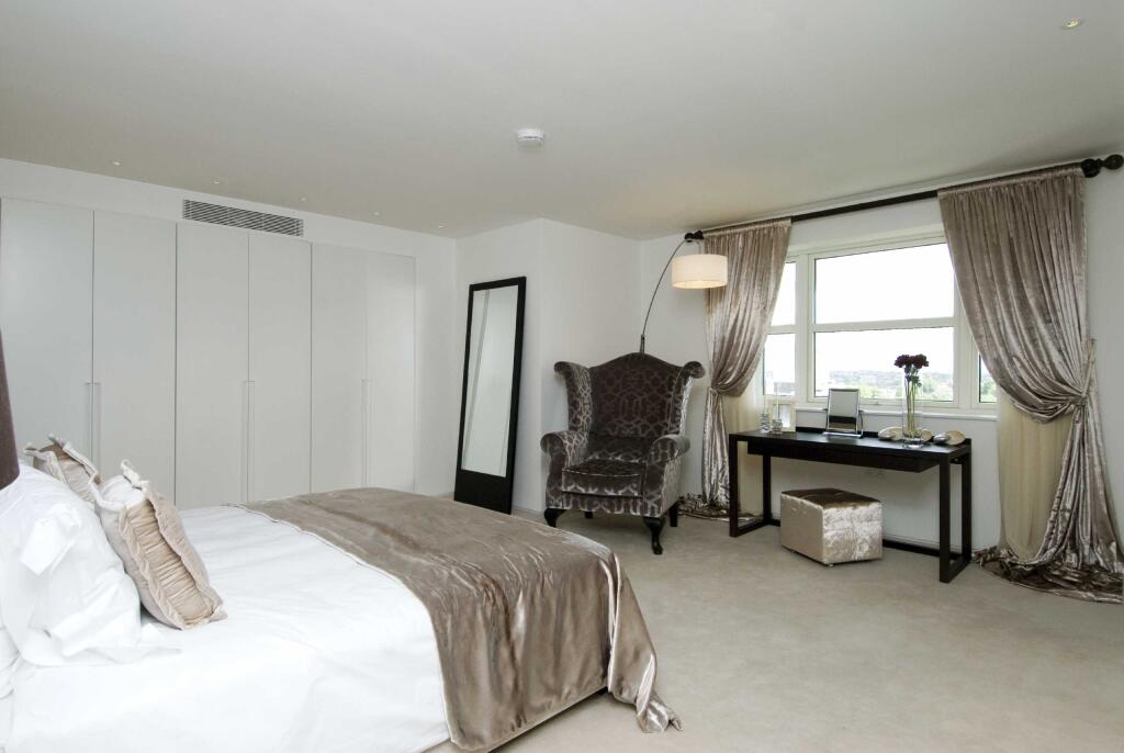 Apartment in London - More