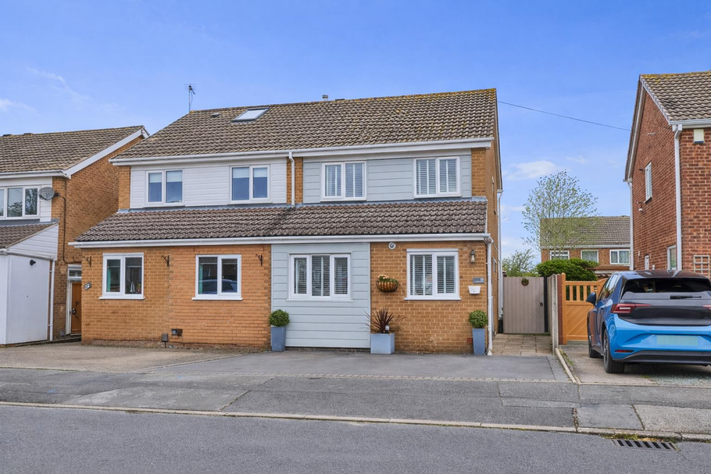 Main image of property: Squires Green, Burbage