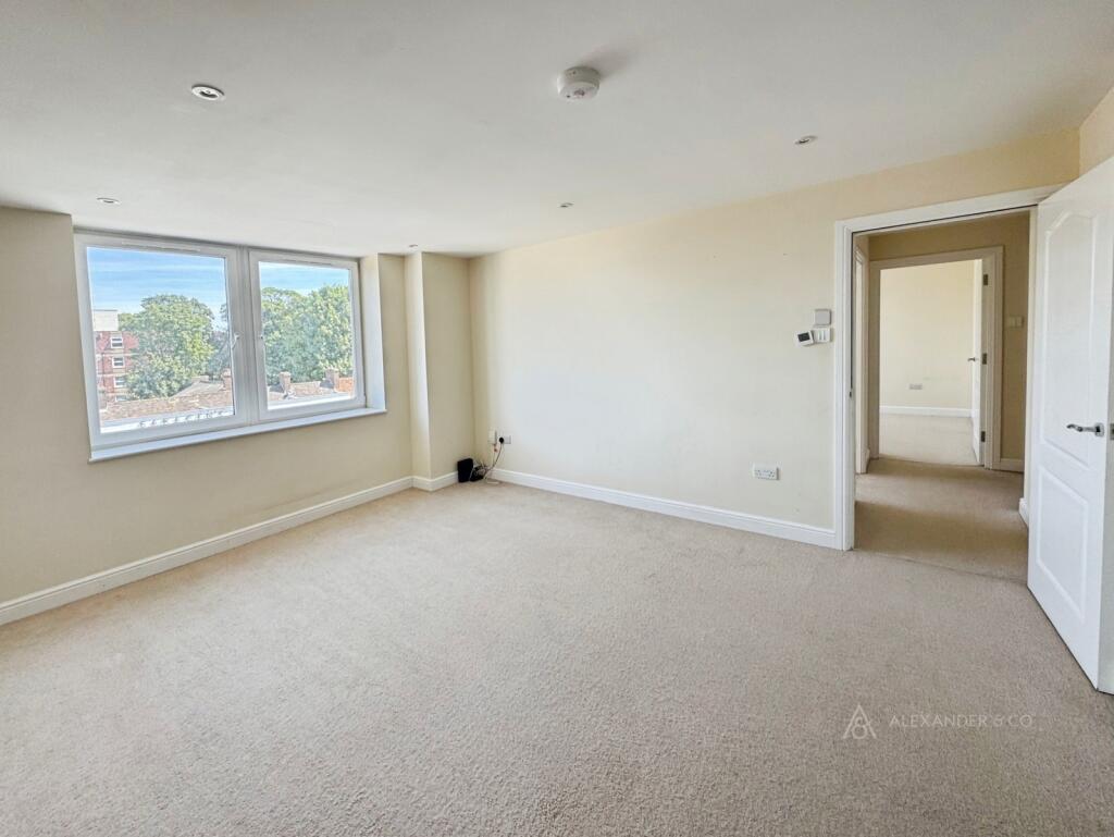 Apartment in Luton - View 4