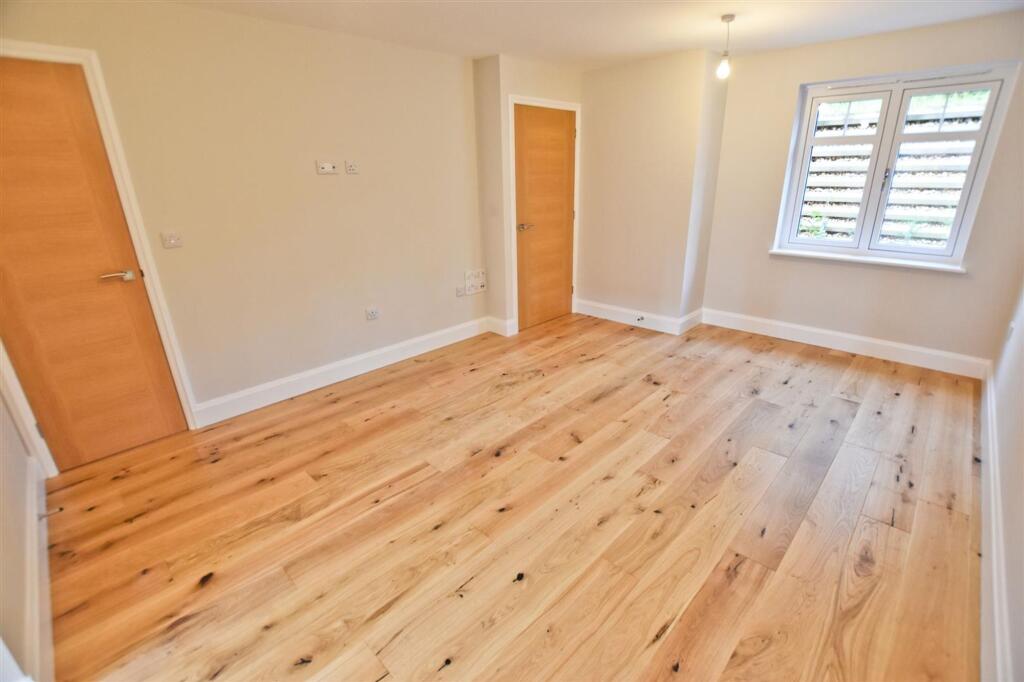 57, Randall Crescent, Cromer, NR27 photo 3