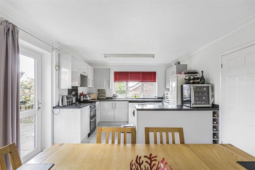 Vicarage Causeway, Hertford Heath - View 3