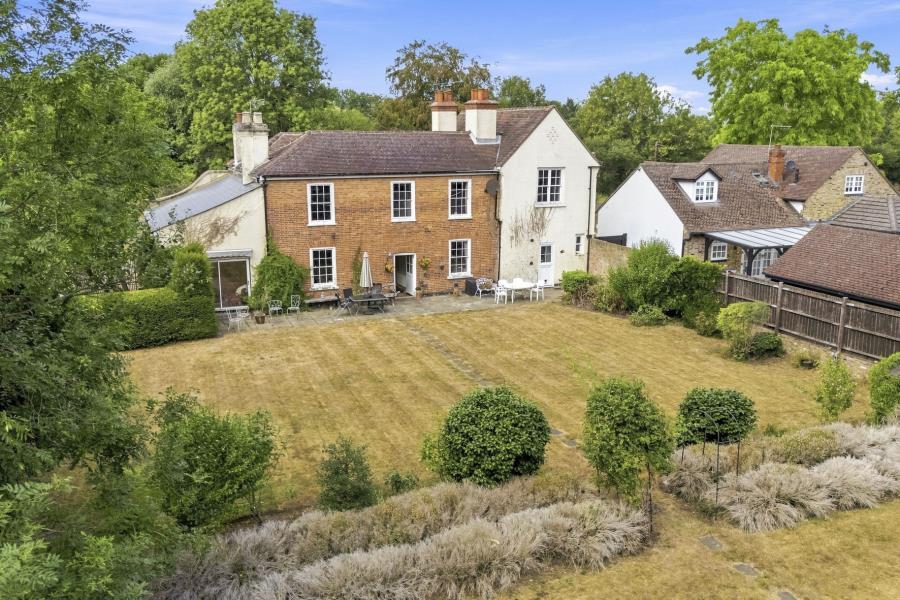 House in Twickenham - More