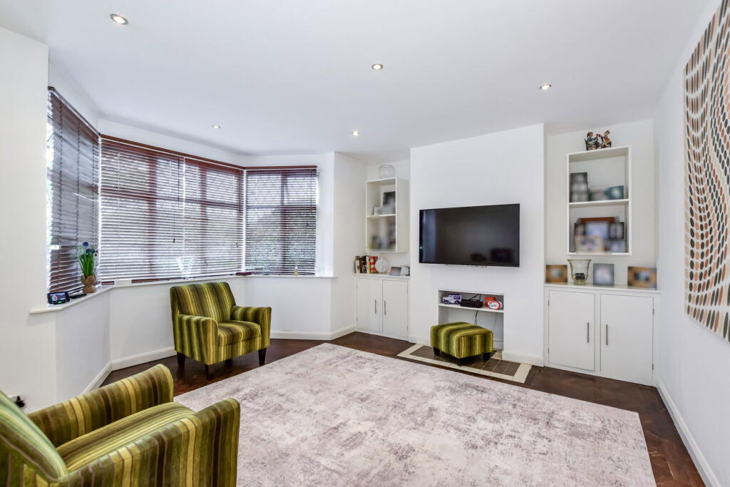 House in Hertsmere, Hertfordshire - View 3
