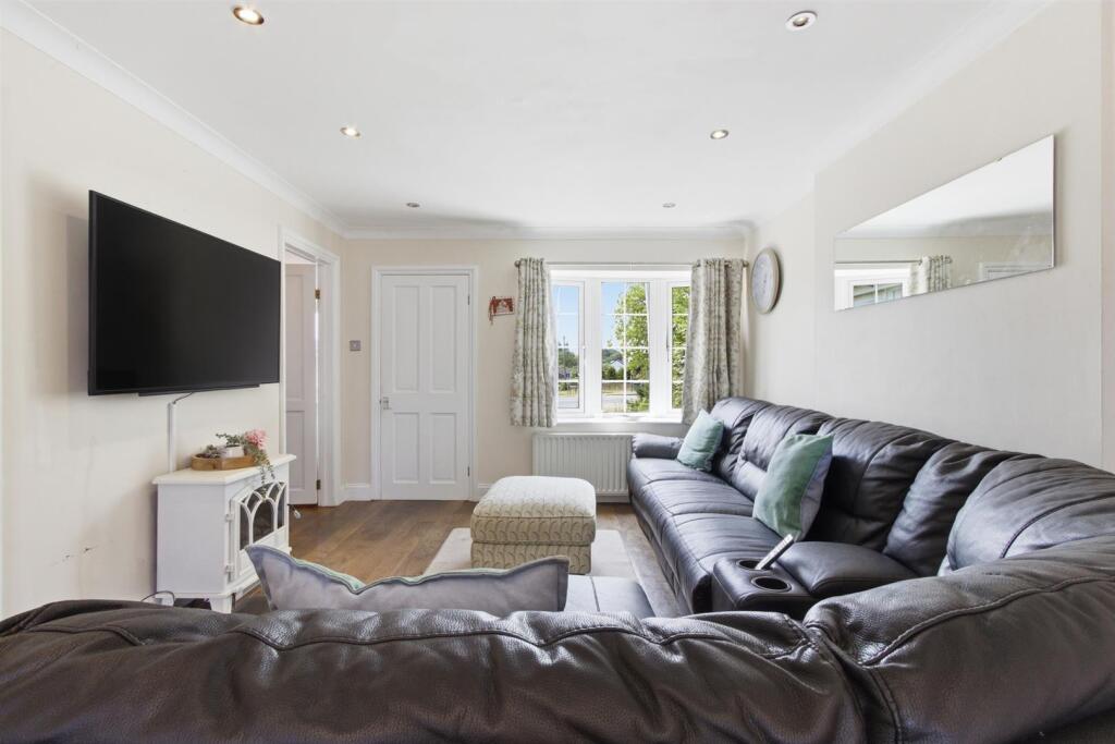 House in St Albans, Sleapshyde, Colney Heath - View 4