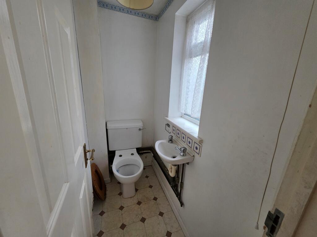 House in Aylesbury, Quarrendon - More