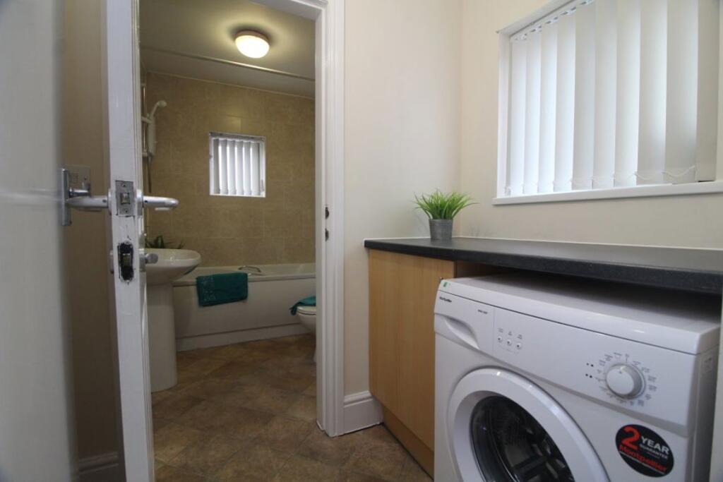 Apartment in Sheffield, South Yorkshire - View 5