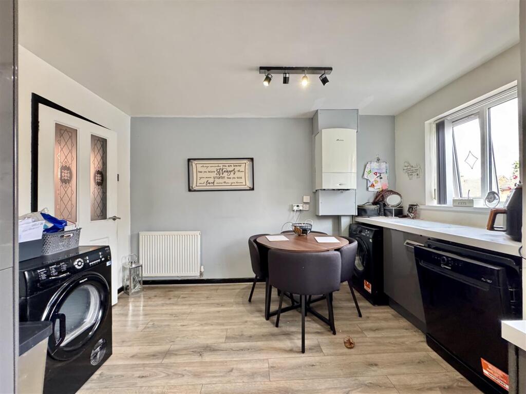 House in Dudley, West Midlands - View 4
