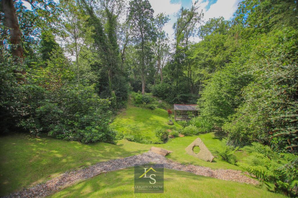 Poole Close, Bramhall, SK7 photo 3