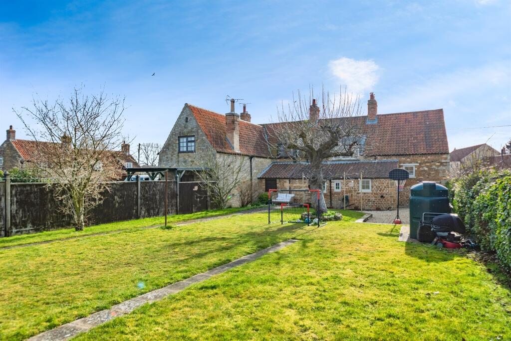 2-bed house on Hough Road, Frieston, Grantham, £325,000