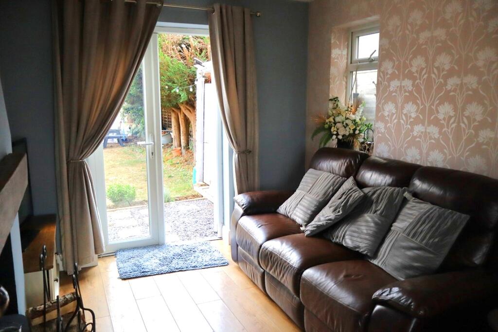 House in Grays, Badgers Dene, Little Thurrock - More