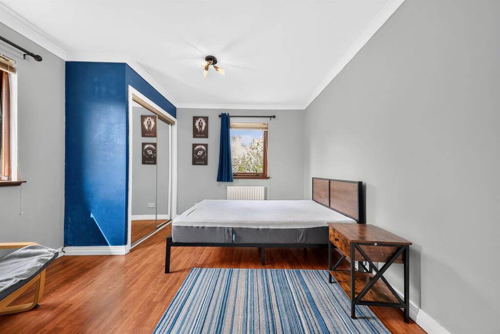 Apartment in Glasgow, South Lanarkshire - More