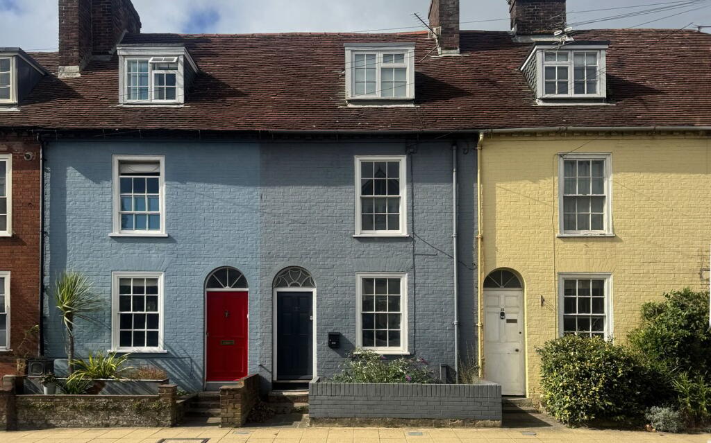 Main image of property: Southampton Road, Lymington, SO41