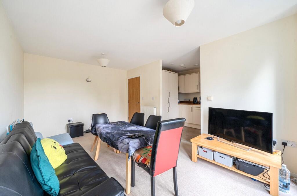 Apartment in Binfield, Amen Corner, Temple Park - View 2
