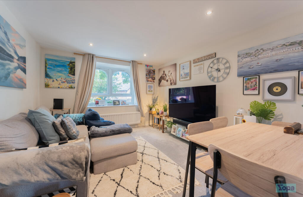 Apartment in Chester - More