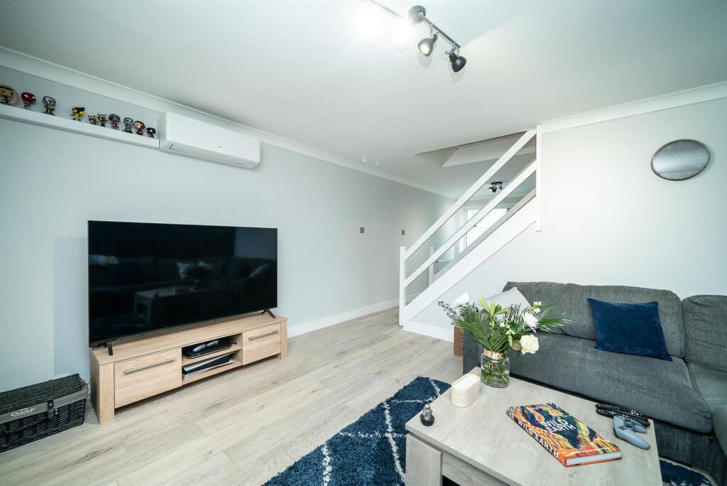 House in St Albans, Milehouse - More