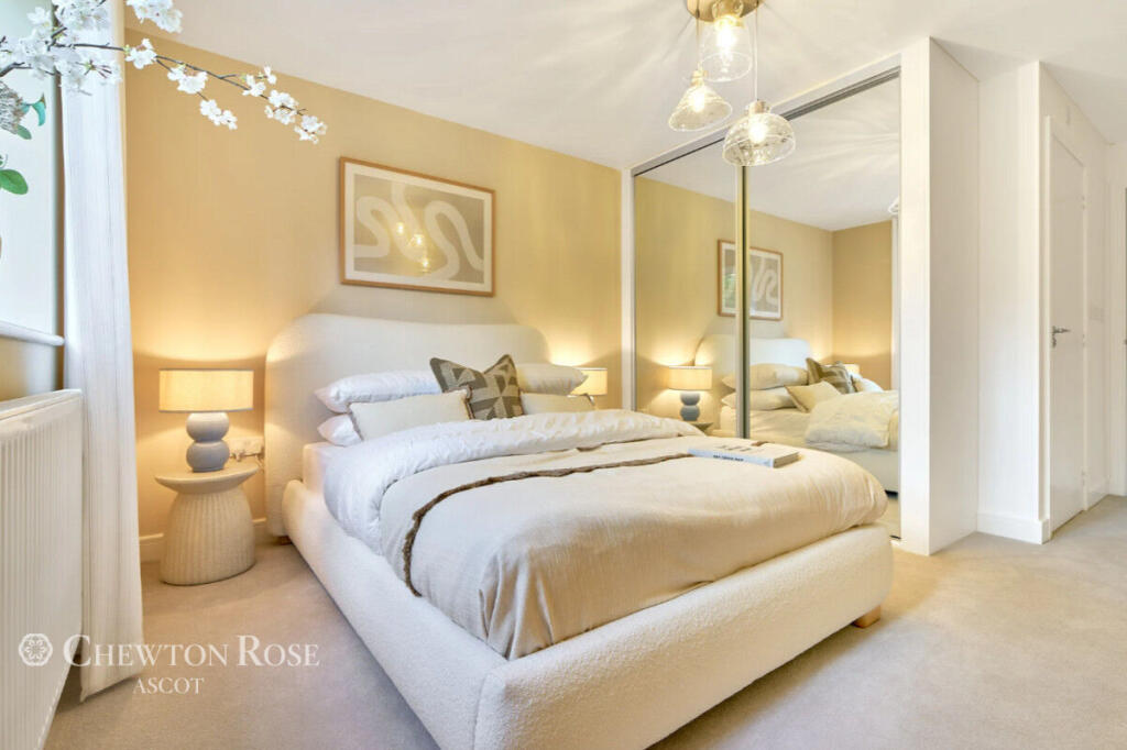 Apartment in Slough - View 5