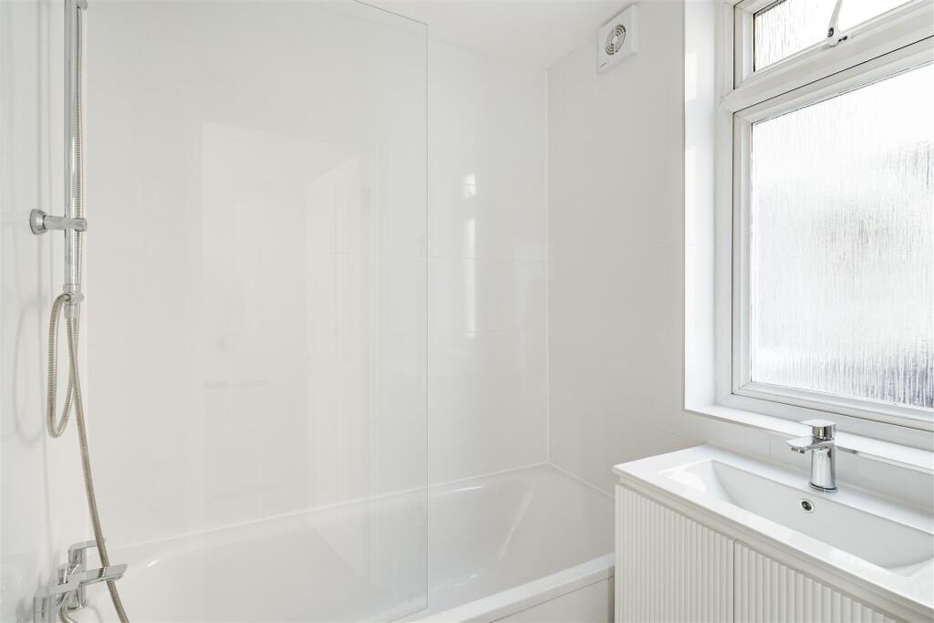 House in London - View 5